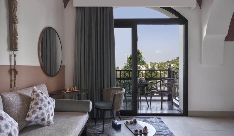 middle-east-holidays-ras-al-khaimah-the-cove-rotana-resort-lagoon-room
